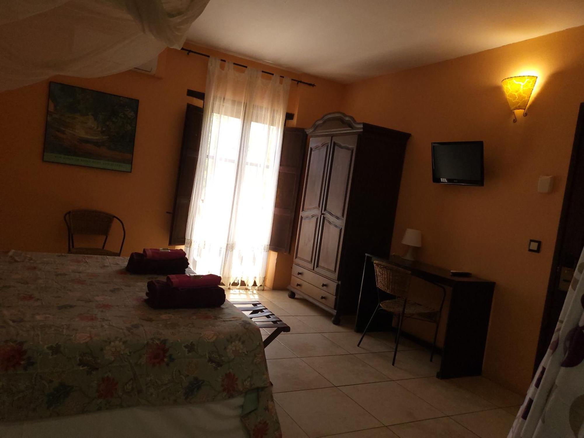 Hotel Pasteral Riu Ter La Cellera de Ter Buitenkant foto