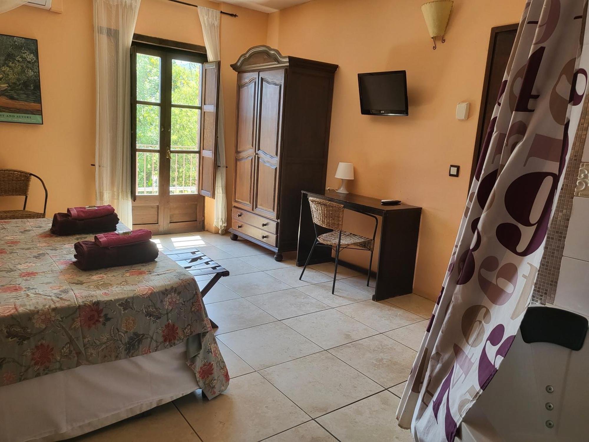 Hotel Pasteral Riu Ter La Cellera de Ter Buitenkant foto